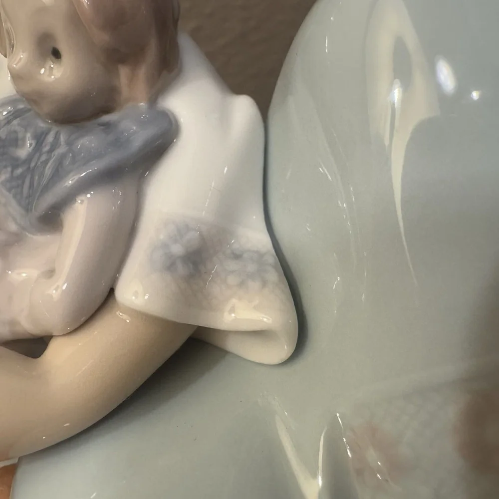 Lladro Figurine 5990 Thoughtful Caress Mint Condition No Box